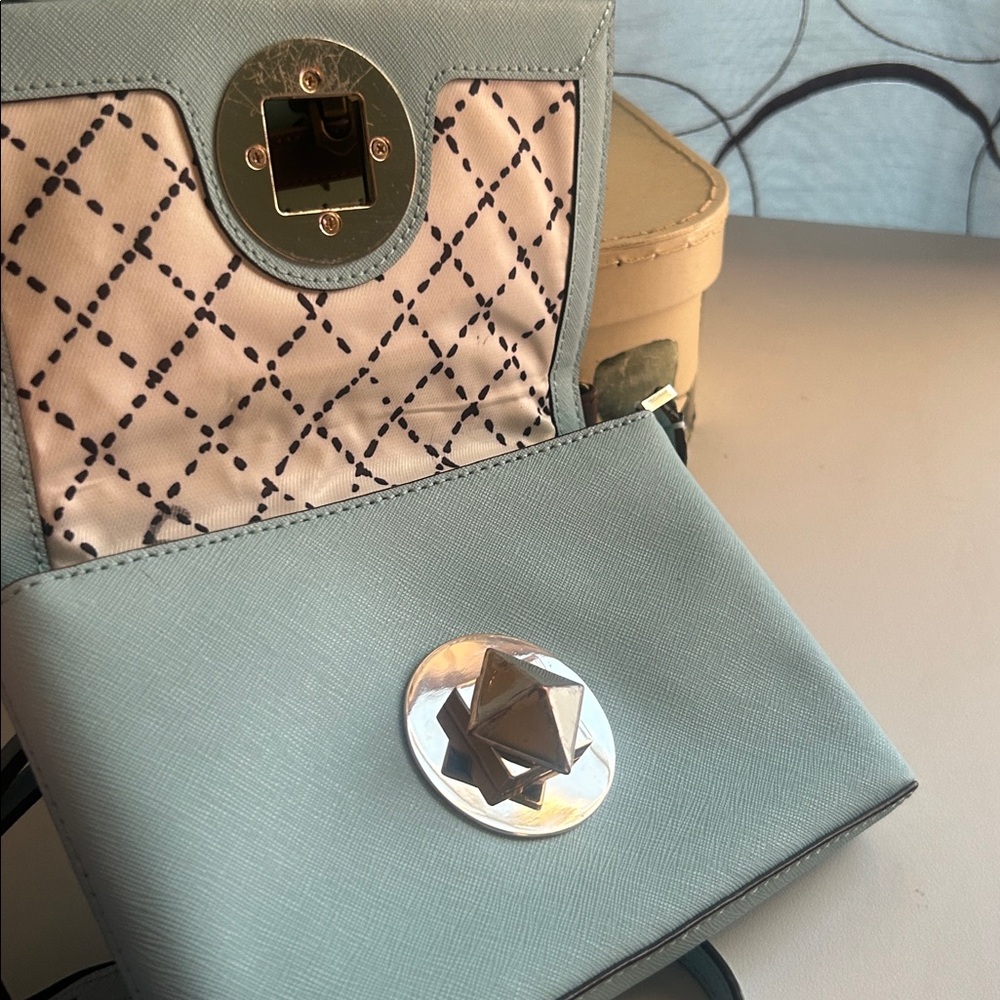 Kate Spade Newbury Lane turnlock crossbody Hydrangea blue saffiano leather chic - Picture 3 of 11